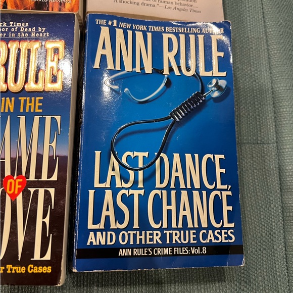 Set of 5 Ann Rule true crime books (+a bonus) - Picture 4 of 9